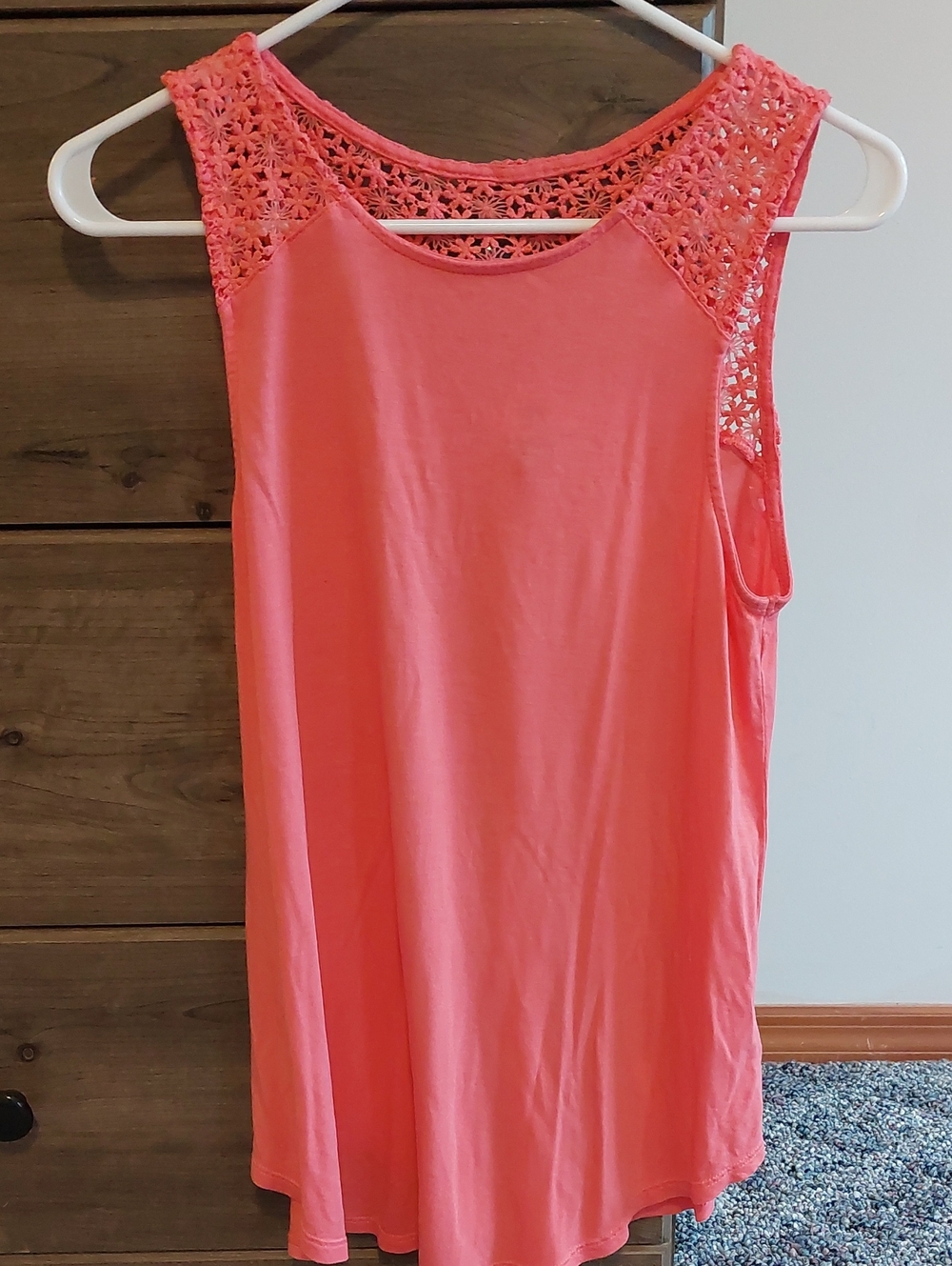 😮 3$10! Old Navy Coral Crochet Shoulder Tank Top